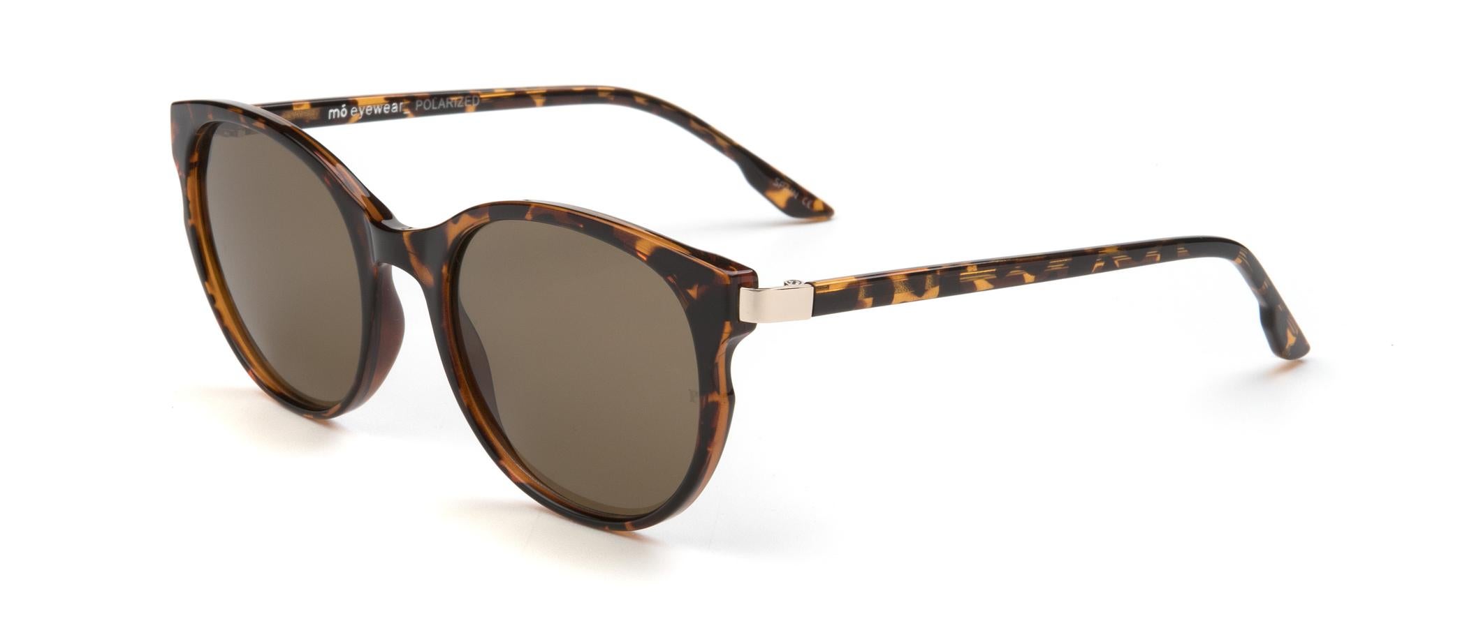 Gafas de sol hay para todos los gustos, pero siempre hay que tener un modelo de 'fondo de armrio'. Y este, polarizado, de Mó es perfecto para cumplir esa función. ¡Te las querrás llevar a todas partes!