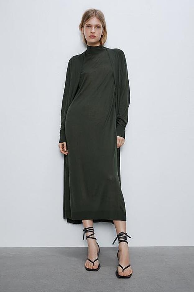 Este es el conjunto de punto que lleva Nuria Roca. Es de Zara y cada una de las piezas cuesta solo 25,95 euros.