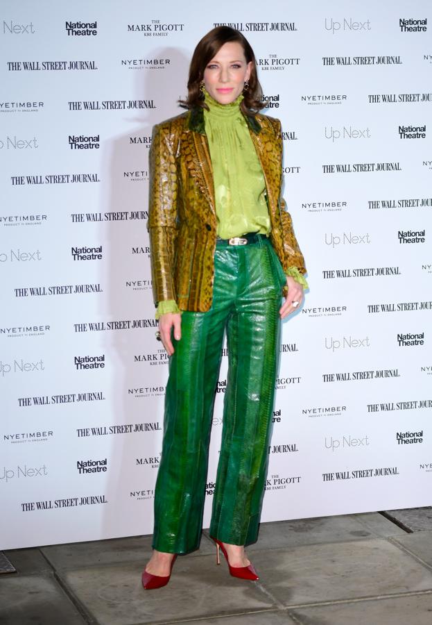 Con un look de Gucci.