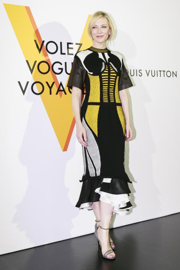 En Tokio, durante la inauguración de la exposición de LouisVuitton Volez, Voguez, Voyagez, en abril de 2016 vestida por un diseño de Nicolas Ghesquière para la marca francesa.