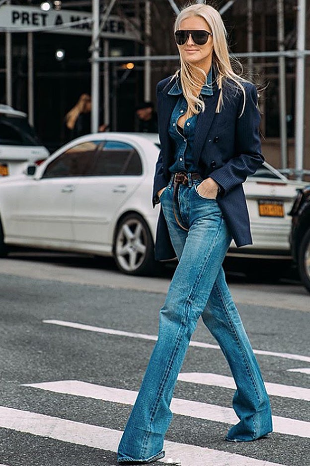 Esta versión doble denim, con camisa vaquera y jeans, nos parece espectacular.