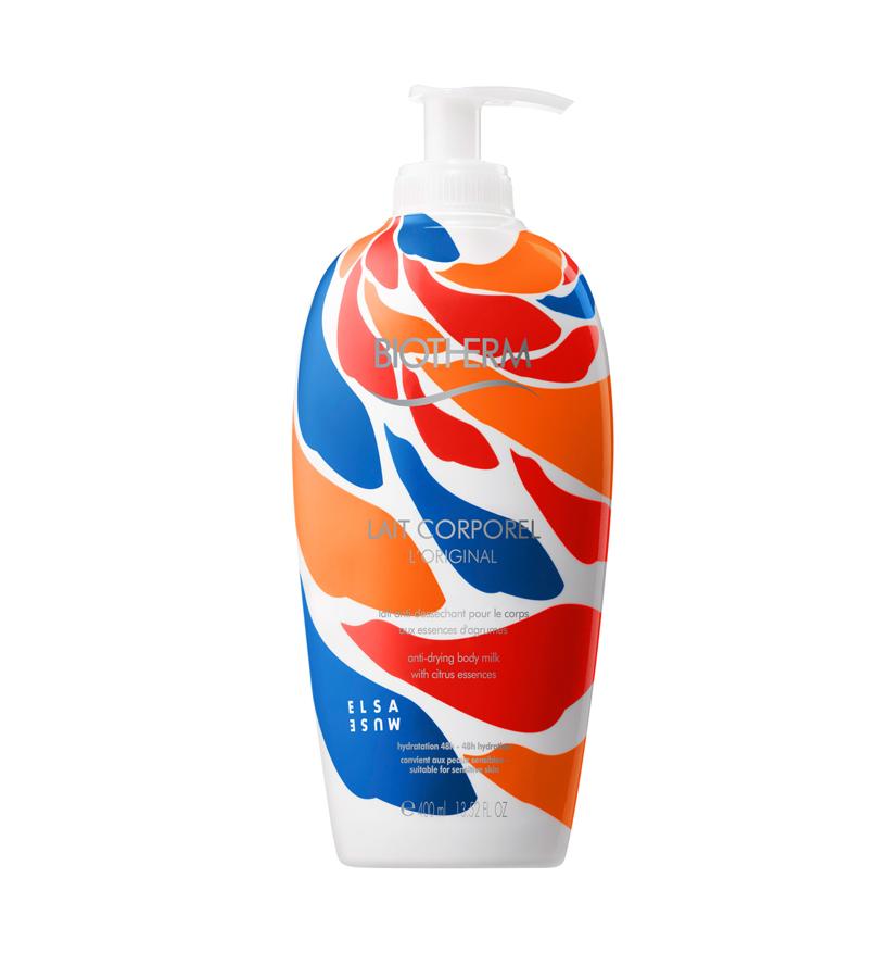 Su textura fresca y fundente envuelve la piel con tendencia a la sequedad en un delicado velo de protección y suavidad, mientras que su aroma cítrico revitaliza. Esta primavera la diseñadora e influencer creativa francesa Elsa Muse ha adornado su frasco en esta edición limitada tan colorida.  Lait Corporel L’Original de Biother m (32 €).