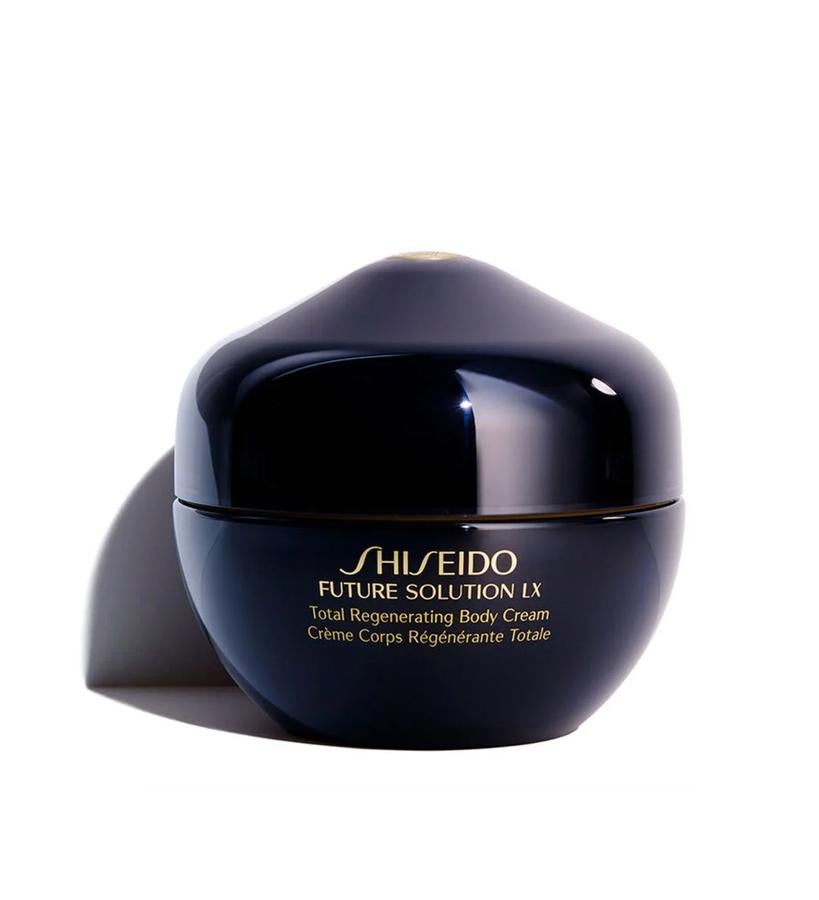 Su fórmula mejora el metabolismo de los líquidos y el flujo de la circulación sanguínea con ayuda de los ingredientes botánicos asiáticos y su tecnología actúa en el envejecimiento presente y futuro de la piel. Tensa y reafirma la piel corporal mientras que la ilumina.  Total Regenerating Body Cream Future Solution LX de Shiseido  (177,50 €).