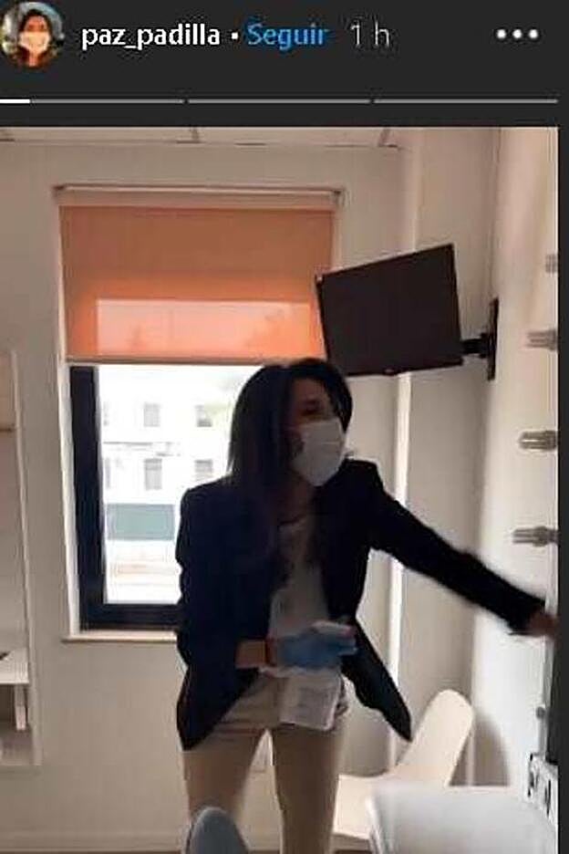 Paz Padilla muestra cómo desinfecta su camerino en su vuelta al trabajo tras 70 días de aislamiento.