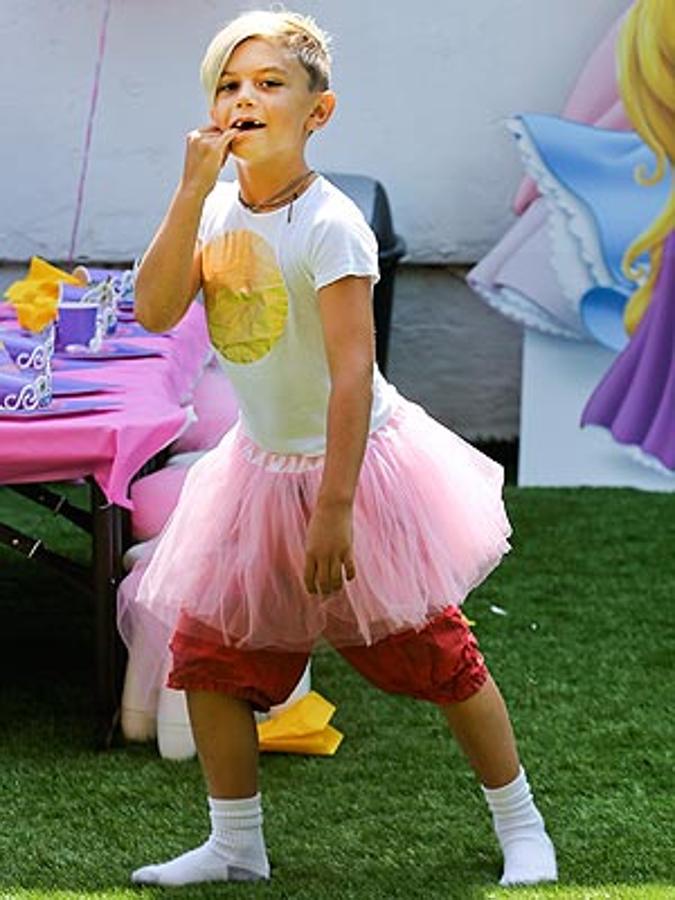 Gwen Stefani nunca ha influido en las decisiones estilísticas de sus hijos. Por eso cuando Kingston decidió llevar un tutú para celebrar su séptimo cumpleaños con una fiesta de disfraces inspirado en princesas de cuento, la cantante simplemente se lo compró.