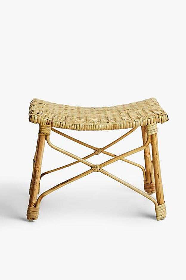 Taburete de ratán, (49,99 euros).