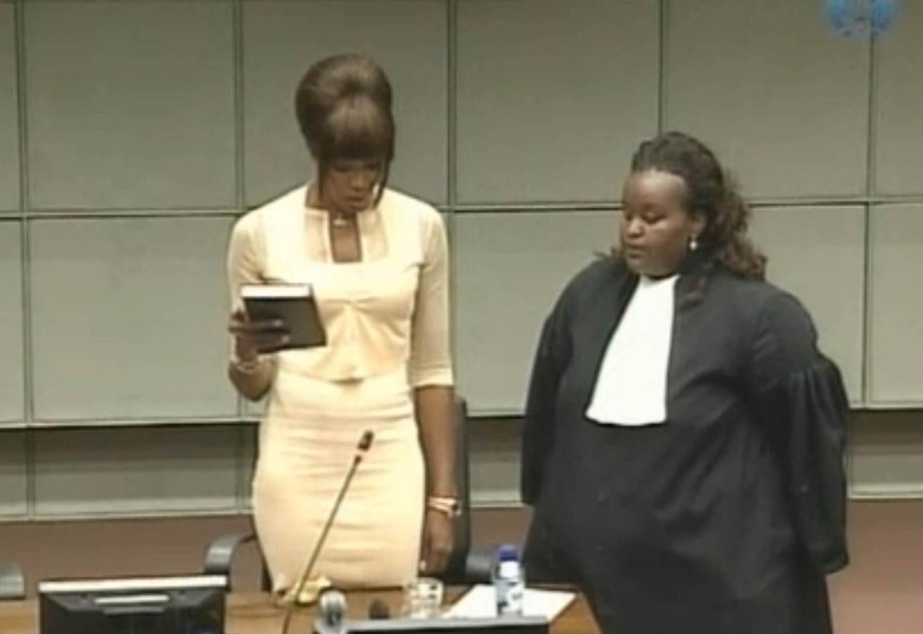 Uno de los capítulos más complicados de su vida, en 2010, cuando se vio envuelta en un caso de tráfico de diamantes de sangre al destaparse que había recibido piedras preciosas de procedencia dudosa del presidente de Liberia Charles Taylor.