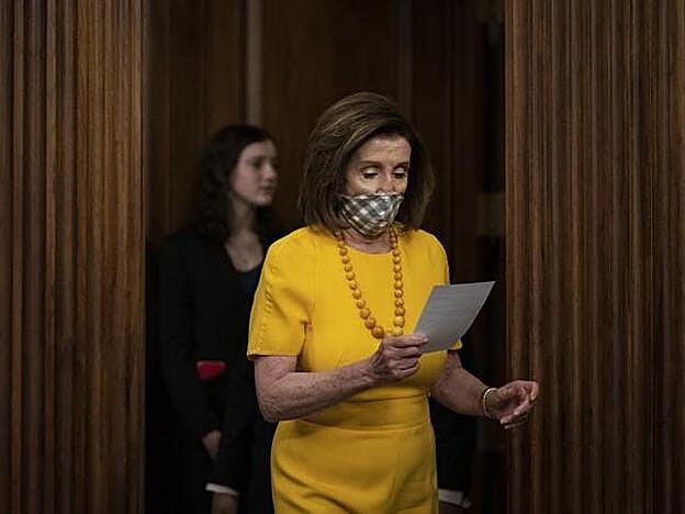 Nancy Pelosi se ha fotografiado con mascarilla desde el comienzo de la pandemia.