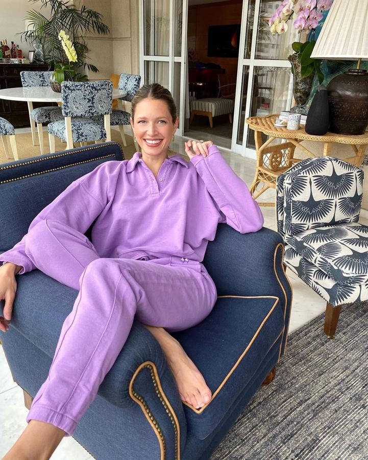 La brasileña Helena Bprdon lo lleva en el color de moda, el morado.