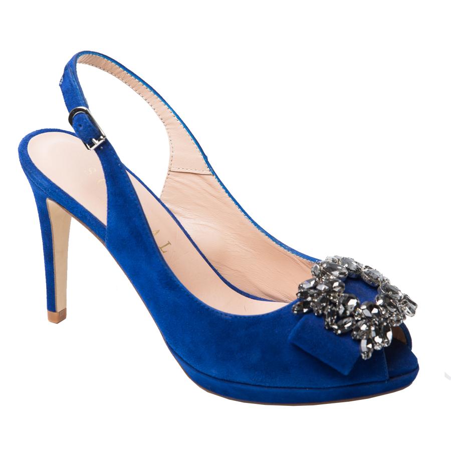 Escorpio, de sentimientos fuertes y emociones extremas, con el color azul índigo refleja su intuición y sensibilidad.