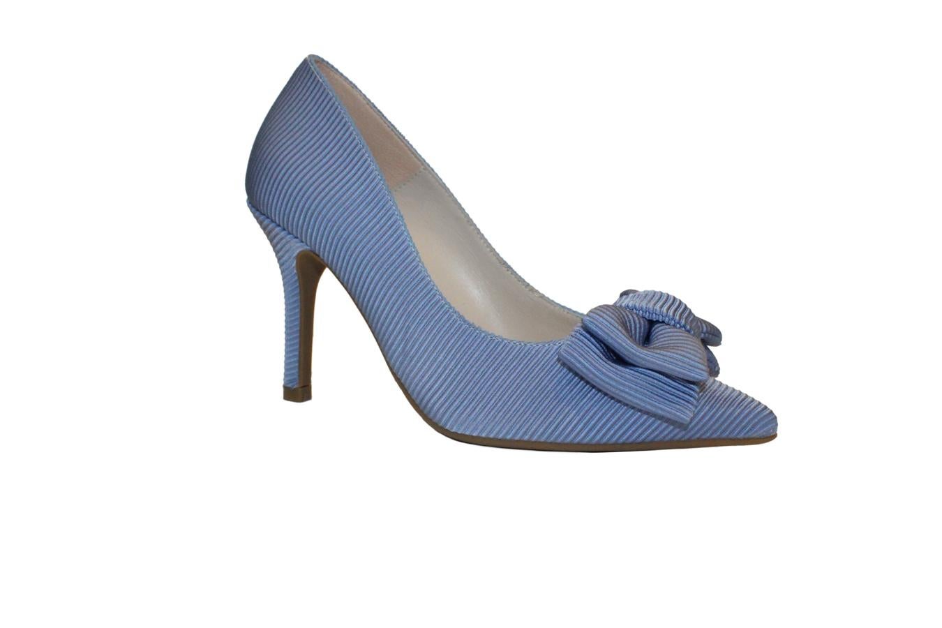 Scandal 54 elige este modelo perfecto para la oficina y muy ligado a los sagitario caracterizados por ser personas responsables, honestas y comprensibles. Características que se representan con el color azul.