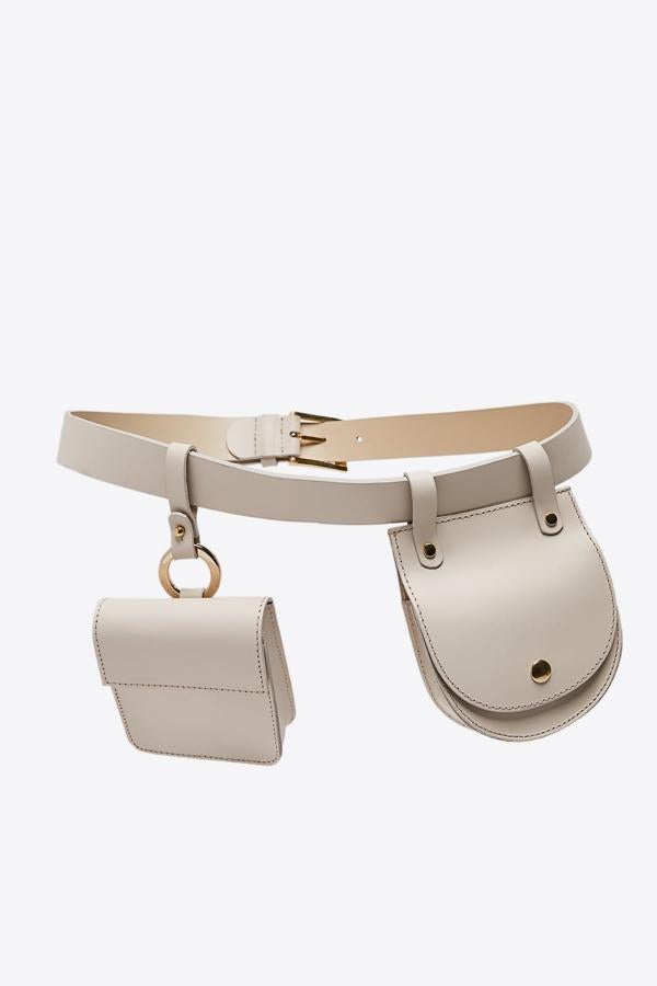 En color piedra, este cinturón de piel de Zara viene con dos monederos colgantes y uno de ellos es extraíble. Cuesta 29,95 euros y está disponible en las tallas 80 y 90.