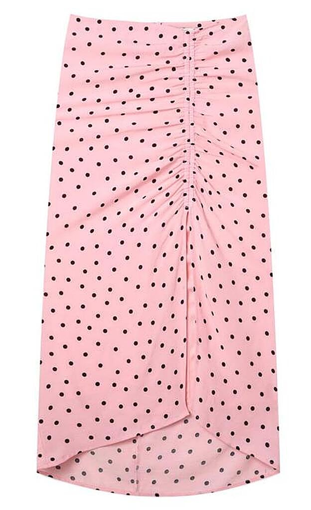 Falda midi de lunares, de Stradivarius (19,99 euros). Las tallas más pequeñas ya tienen lista de espera.