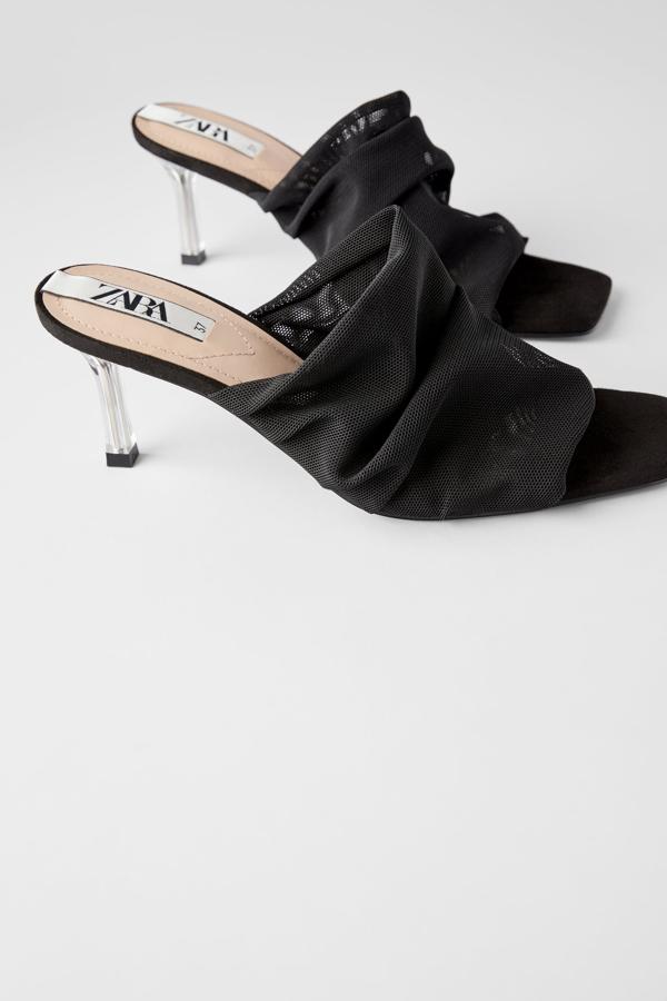Sandalias de tacón transparente y tejido de malla, de los Special Prices de Zara (19,99 euros).
