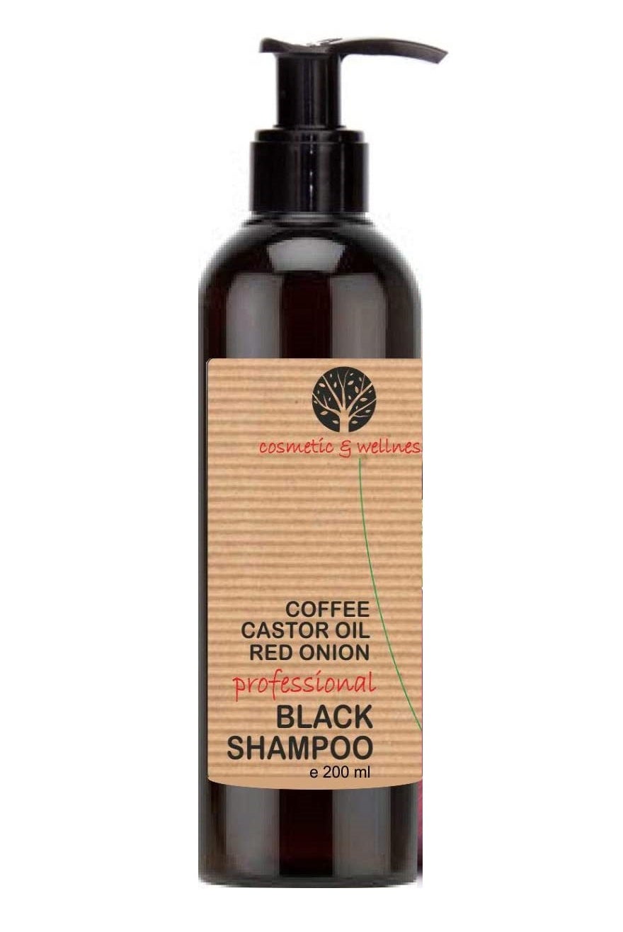 El  Black Shampoo  tiene todo lo que tu pelo necesita: hidratación y limpieza gracias a la cafeína, al aceite de ricino y al extracto de cebolla roja. (15,19 euros).