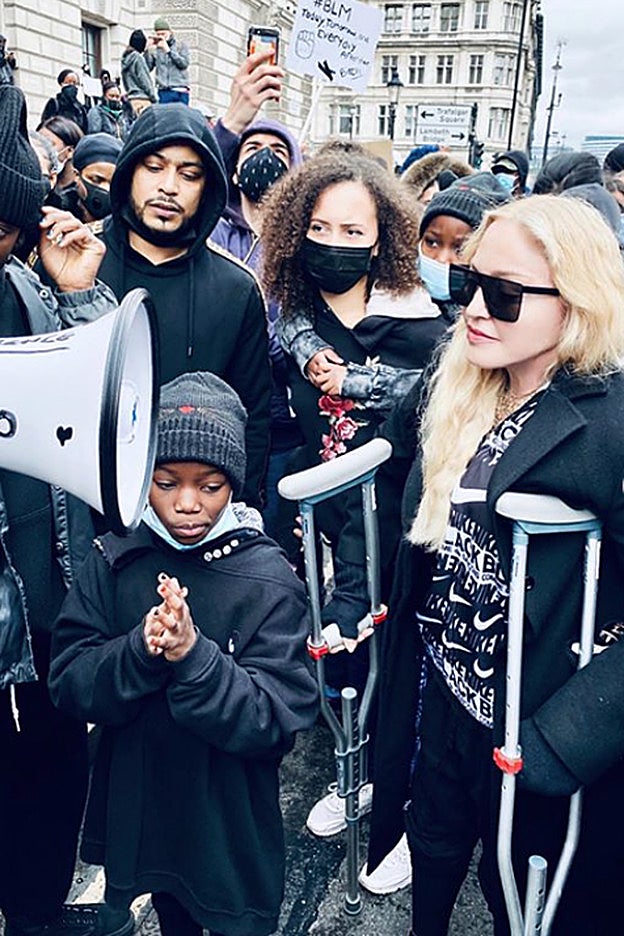 Madonna acudió a la manifestación convocada por Black Lives Matter en Londres.