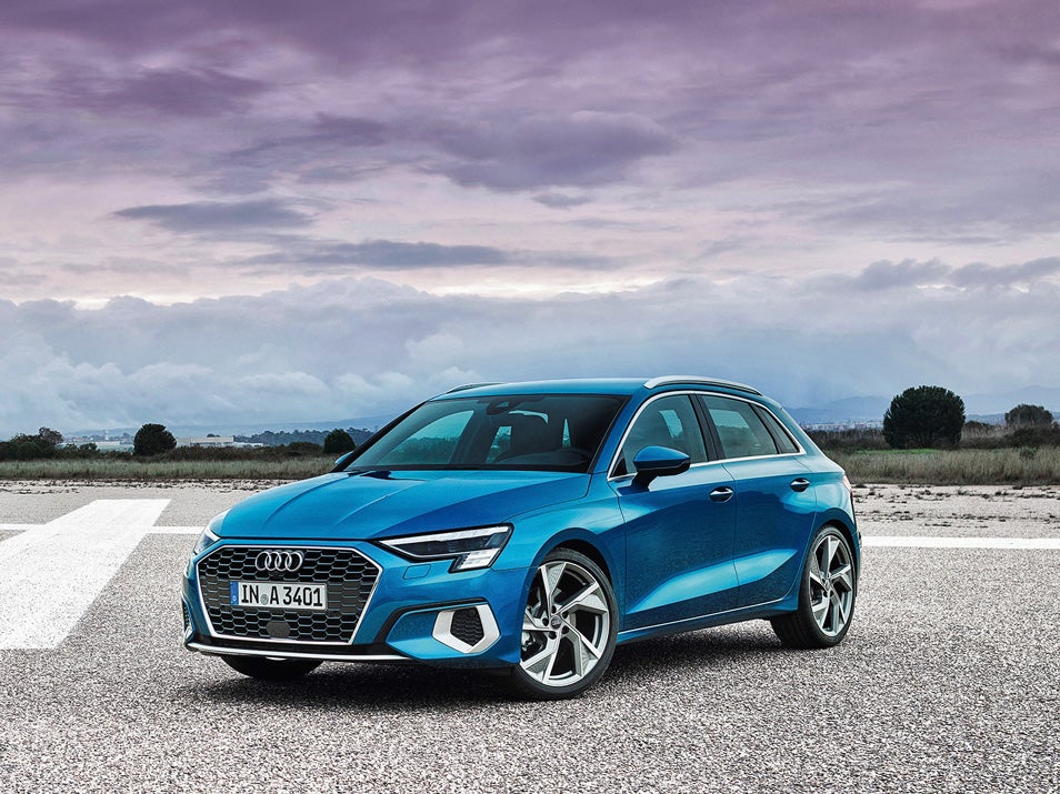 El Nuevo A3 ya no tiene carrocería de tres puertas, solo de cuatro y cinco, pero es más largo, ancho y espacioso. Con motores de hibridación media, que le permiten conseguir la etiqueta ECO. Desde 31.250 €. Etiqueta ECO.