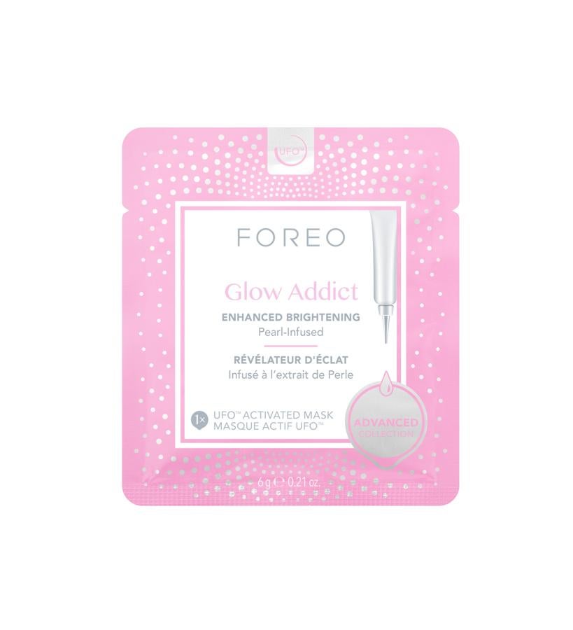 Es rica en vitamina C y vitamina E, antioxidantes que protegen de  los radicales libres del sol en losmeses de verano;  en niacinamida (vitamina B3), ayuda a recuperar la vitalidad y la luminosidad de la tez, y extracto de perla, que ilumina instantáneamente la piel opaca.  Mascarilla facial activa UFO Glow Addict de Foreo  (19,90 €/ 6u).