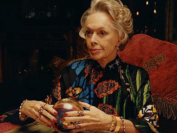 Tippi Hedren fue tarotista y pitonisa en una de las últimas campañas de joyas y relojes de la firma italiana.