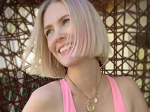 January Jones no puedes estar más juvenil con su french bob a la úlima.
