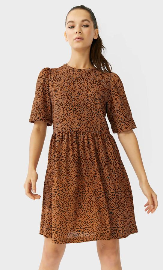 Vestido corto de punto con manga ¾ abullonada, cuello redondo y cintura engomada con vuelo por 11,19 euros. ¡Lo tienes en 9 estampados diferentes!