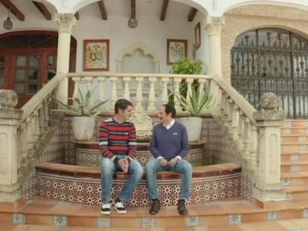 Jesulín de Ubrique junto a Manolo Molés durante la entrevista.