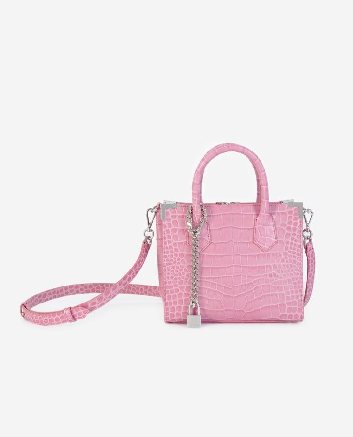 Modelo Ming de cuero con efecto cocrodilo, asa larga de piel y detalles de cadena y candado, de The Kooples (999 €).