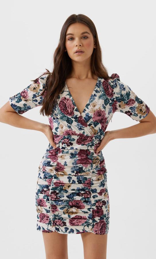 Vestido ajustado con manga por el codo, (18,19 euros).