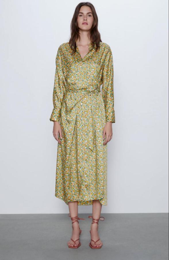 Vestido satinado con flores estampadas, (25,99 euros).