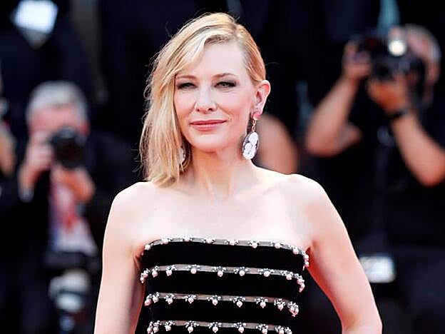 El cabelo ladeado es uno de los nmejores trucos antiedad de Cate Blanchett.