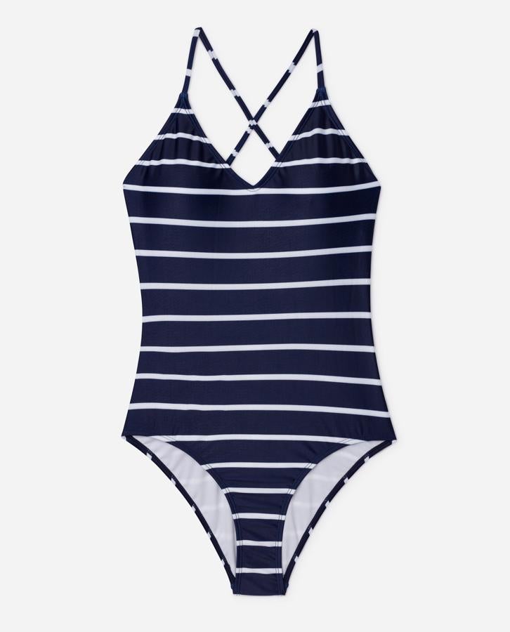 Bañador de color azul marino con la raya blanca, con la espalda cruzada. costaba 15,99 euros y te lo llevas por 7,99 euros.