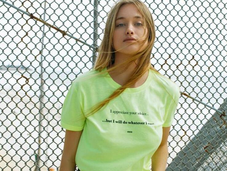 Fotos: Las camisetas con mensaje que no pueden faltar en el armario de las adictas a esta prenda