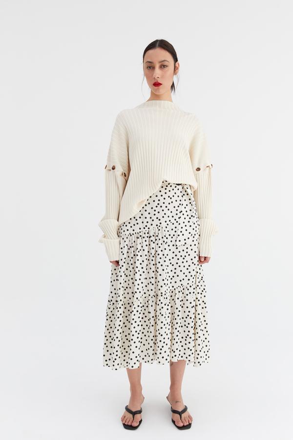 Falda de las rebajas de Sfera, de volantes con estampado de lunares (19,99 €).