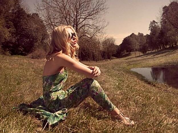 Aunque te pueda parecer que no es así, este verano no puedes renunciar ni a la mascarilla ni a tu crema solar.