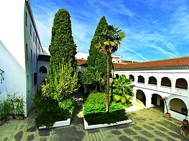 Más info: C/ Jesús María, 19. Aracena, Huelva. Desde 124 €, la habitación doble con desayuno. (www.hotelconventoaracena.es).