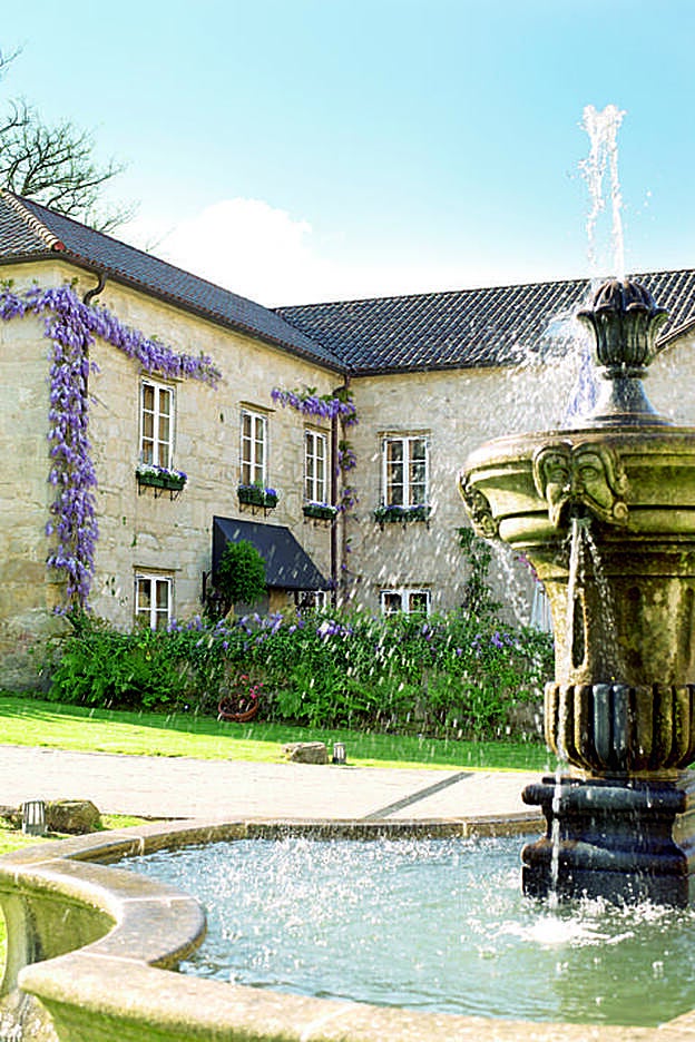 Más info: Paseo de Amaia, 23 B. Santiago de Compostela. Habitación doble, desde 165 € con desayuno. (www.aquintadaauga.com).