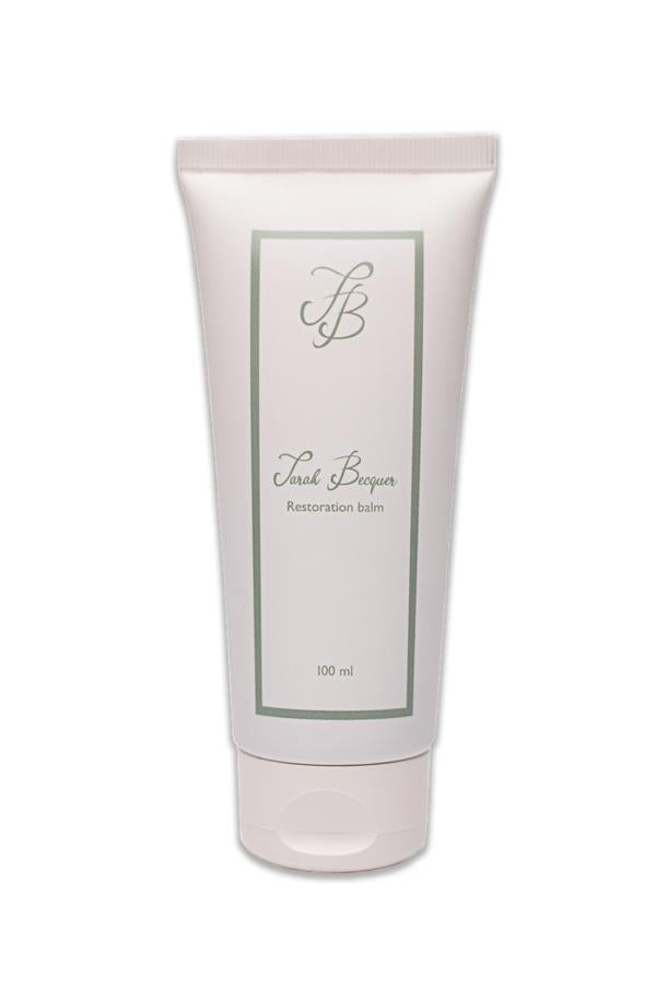 El Restoration Balm de Sarah Becquer (32,90 euros) es un exfoliante facial que tiene ingredientes como el aceite de argán, jojoba y almendras dulces, unidos a la manteca de karité, tienen una demostrada actividad en la restauración de la función barrera de la piel, fundamental para que la piel luzca hidratada y saludable.