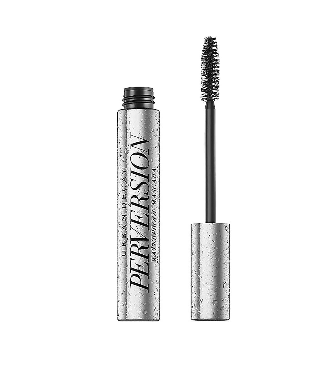 Su fórmula aporta volumen, alarga e hidrata. Su cepillo, con cerdas que se envuelven alrededor de su punta, realzan las pestañas inferiores y llegan fácilmente hasta las esquinas.  Perversion Mascaras Waterproof Urban Decay  (28 €).