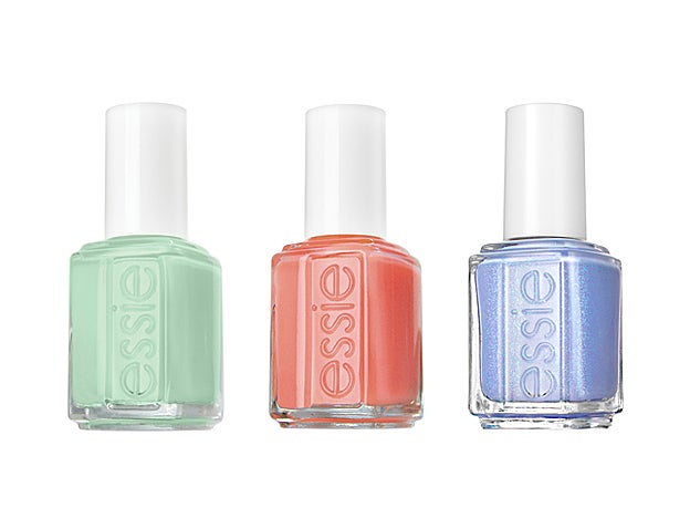 Lacas de uñas Mint Candy Apple, Tart Deco y Bikini So Teeny, todos de essie (11,99 €/u).