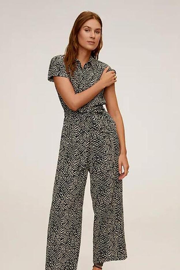 El mono que ha elegido doña Letizia es este modelo de la nueva colección de Mango.