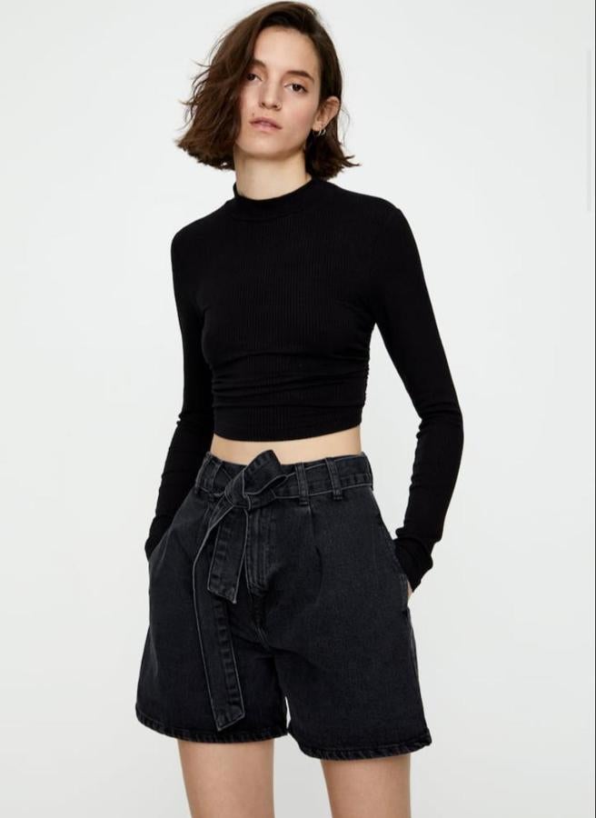 Pantalón corto vaquero de Pull&Bear, (19,99 euros).