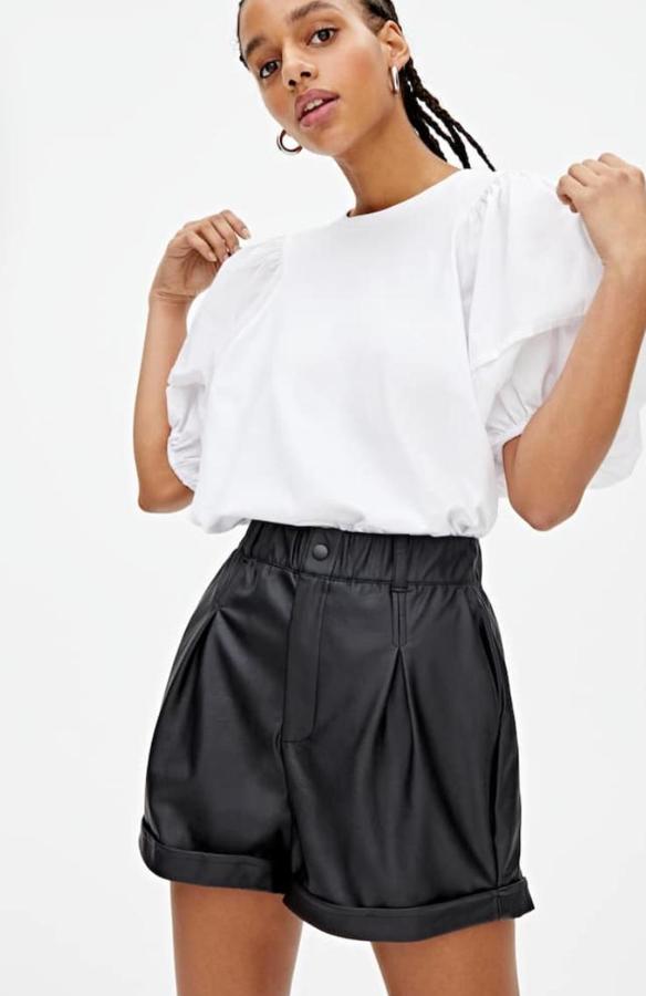 Bermuda con goma en la cintura, de Pull&Bear, (17,99 euros).