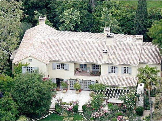 Imagen de la casa donde tienen fijada la residencia habitual.