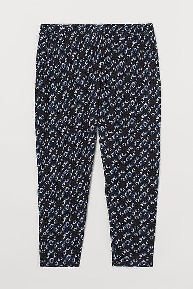 Un pantalón original en tonos no demasiado claros de H&M.