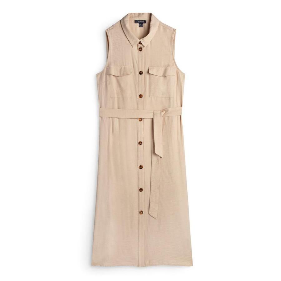 Vestido camisero beige sin mangas con cinturón (16 euros).