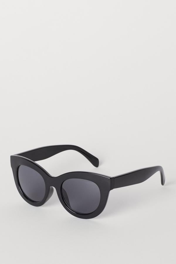 Disponibles en negro o en marrón, estas gafas de sol con montura de plástico y lentes teñidas tienen protección UV y un precio rebajado de 3,99 euros.