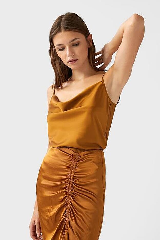 Conjunto lencero de la nueva colección de Stradivarius, de falda y top que se venden por separado.