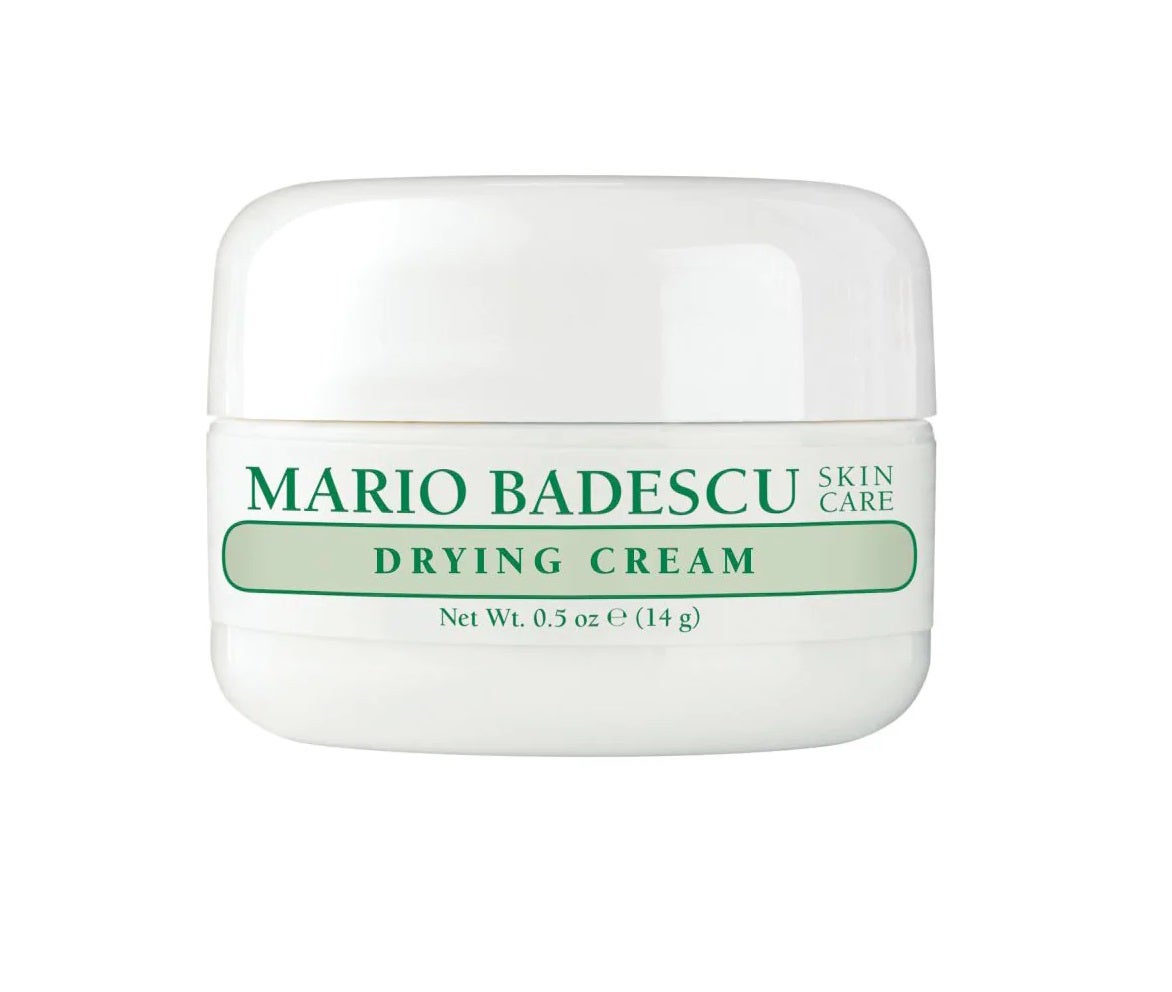 Esta crema hidratante es de uso específico y podrás aplicarla en puntos negros y otras imperfecciones de la piel para corregir y reparar.  (19,95 euros/14ml) . De Mario Badescu.