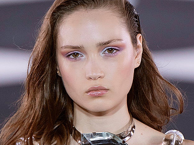 En el desfile de primavera/verano 2020 de Balmain las modelos llevaban unas sombras pastel muy oníricas.