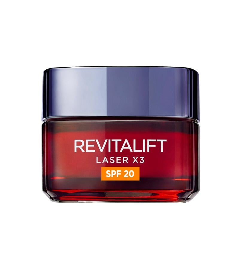 Corrige arrugas, previene y elimina las manchas y renueva la textura. Su ingrediente estrella es Pro-Xylane, concentrado al 3%, que corrige las arrugas y las líneas de expresión de entrecejo, patas de gallo y frente, mejora la textura de la piel y remodela los contornos del rostro.  Revitalift Laserx3 Dermo-Expertise L'Oréal Paris  (18,80 €).